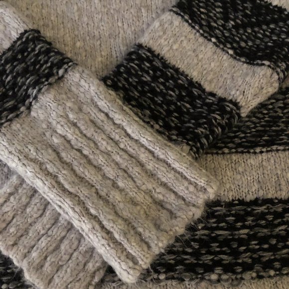 Universal Thread Long and Warm Turtleneck Sweater - Picture 4 of 5